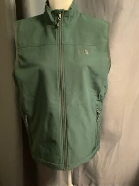 The North Face Men's Dark Green Softshell Vest